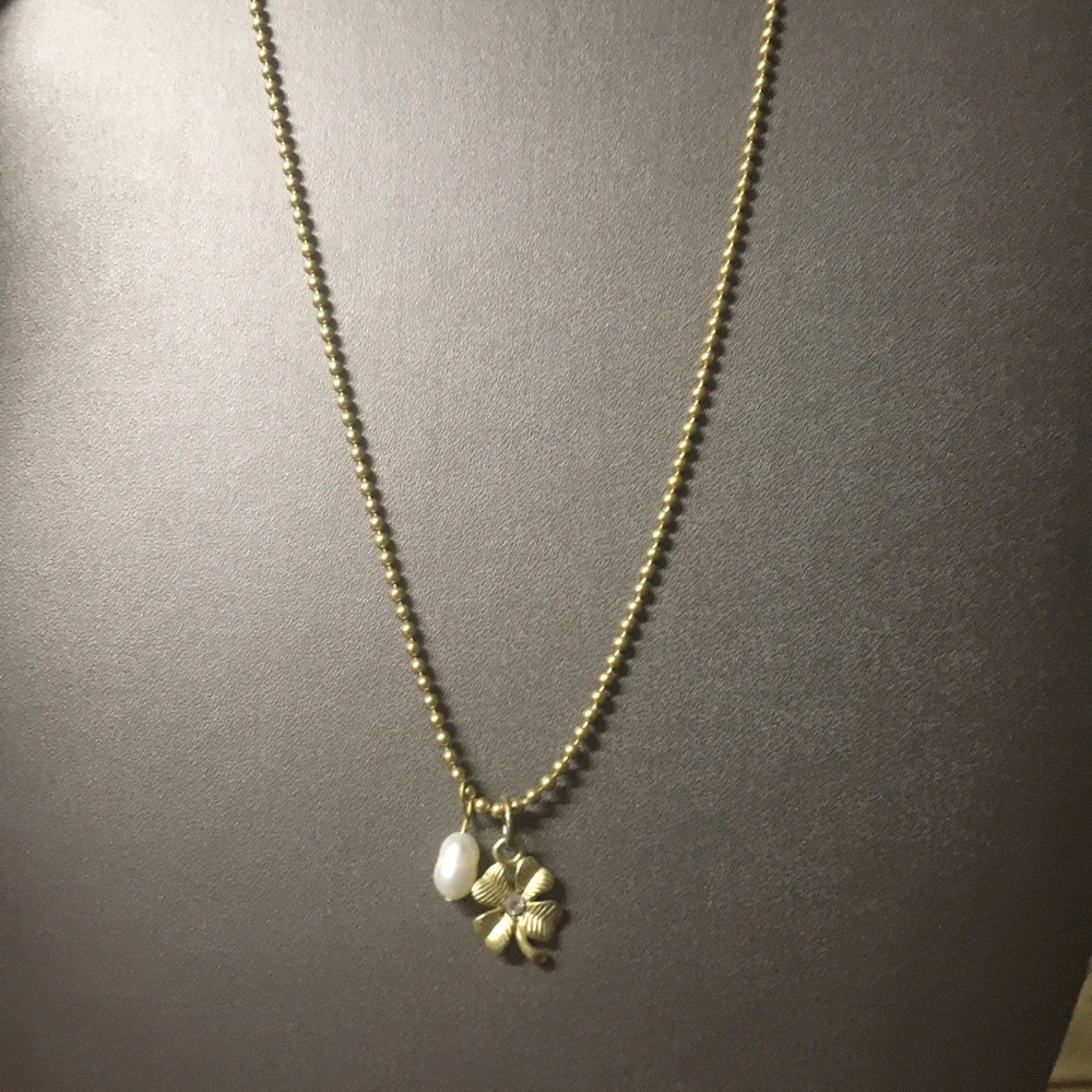 Celtic Shamrock & Pearl Necklace - Picture 3 of 4